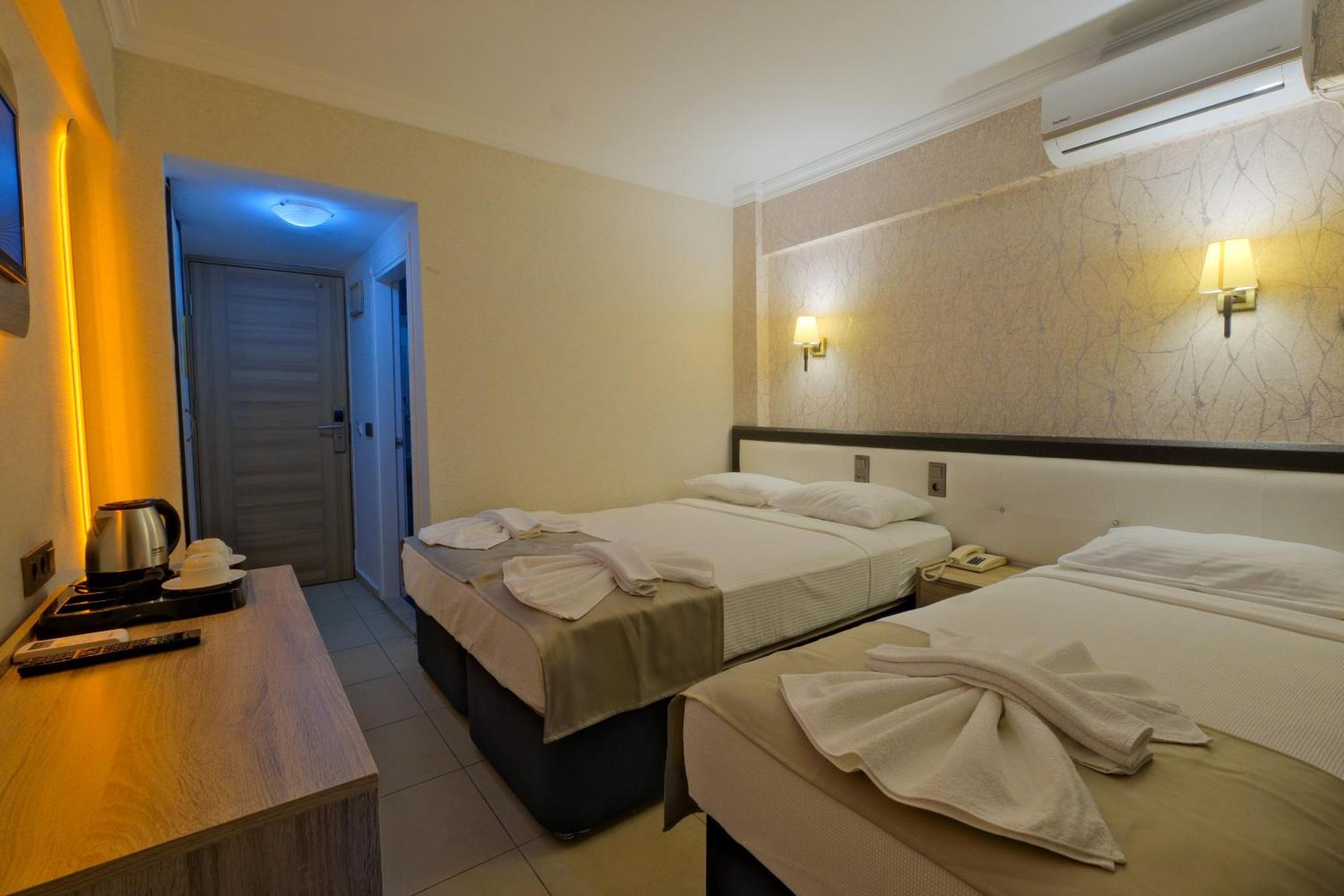 Moni Hotel *