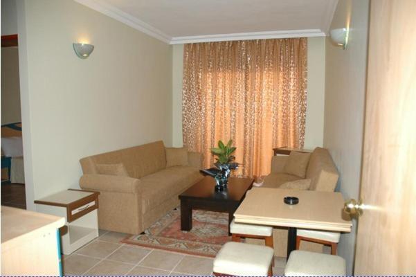 Basils Aparthotel 2*