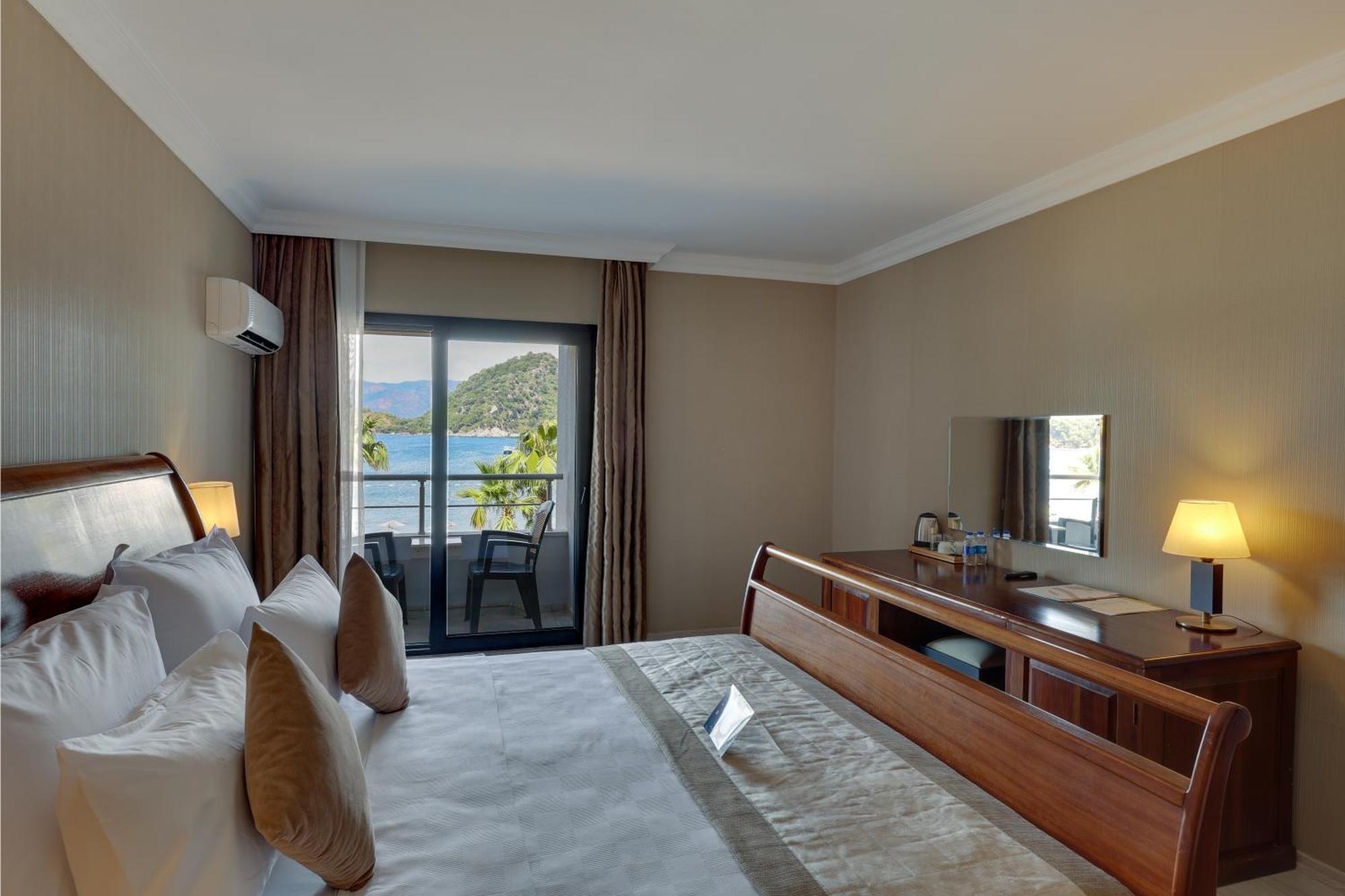 Hotel Faros Premium