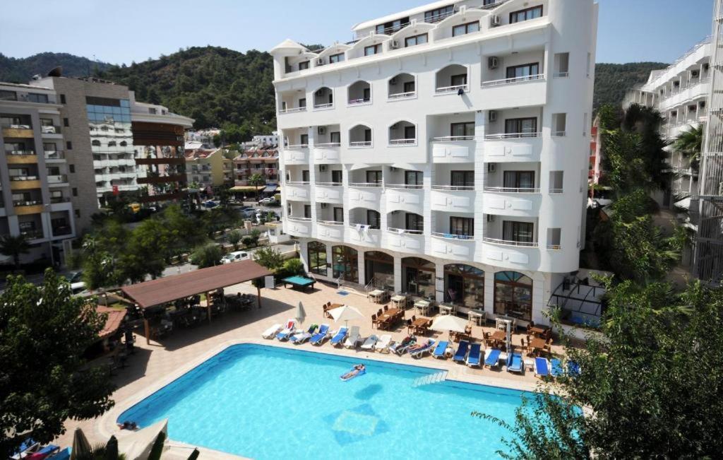 Comfort Hotel 3*