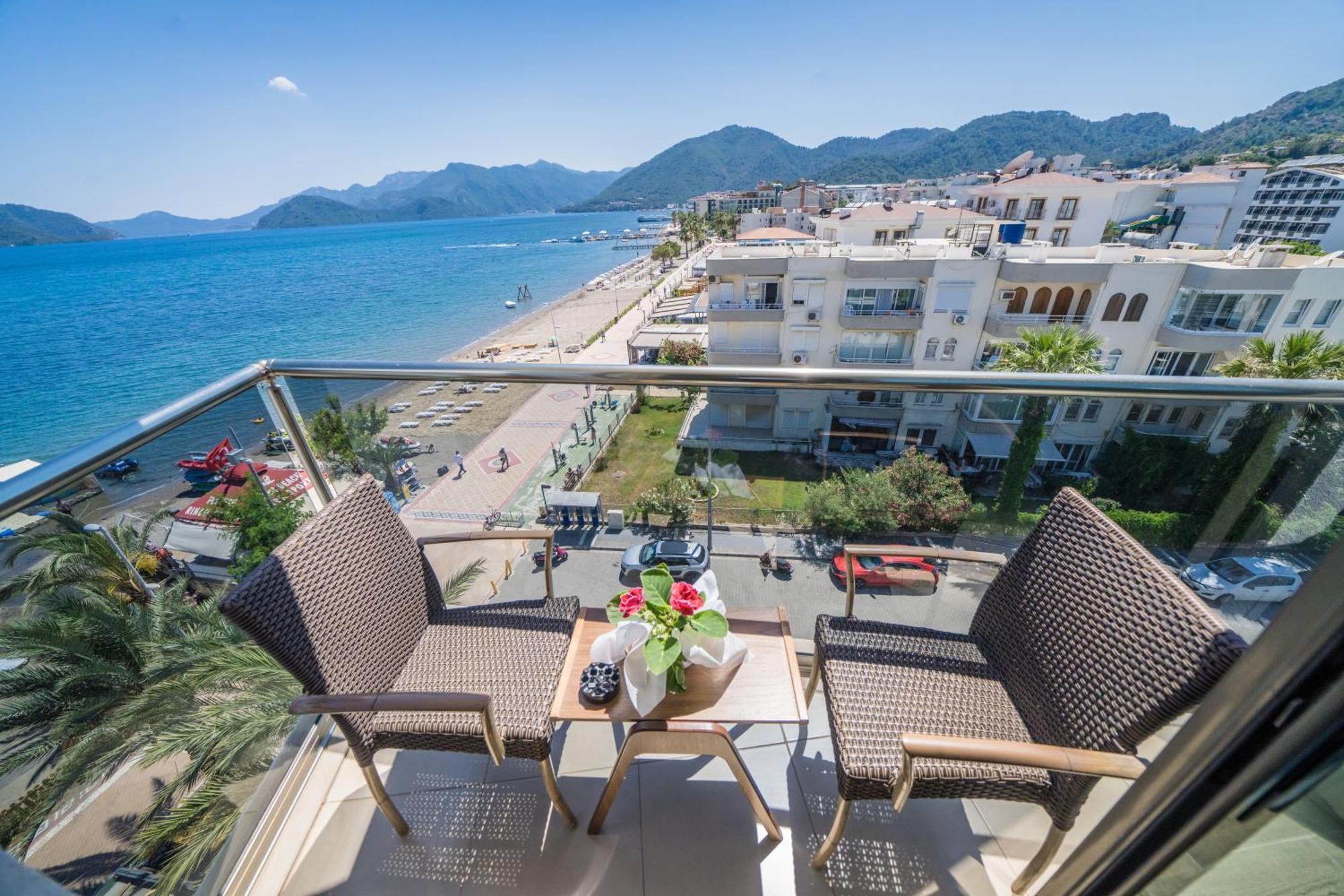 Aurasia Hotel