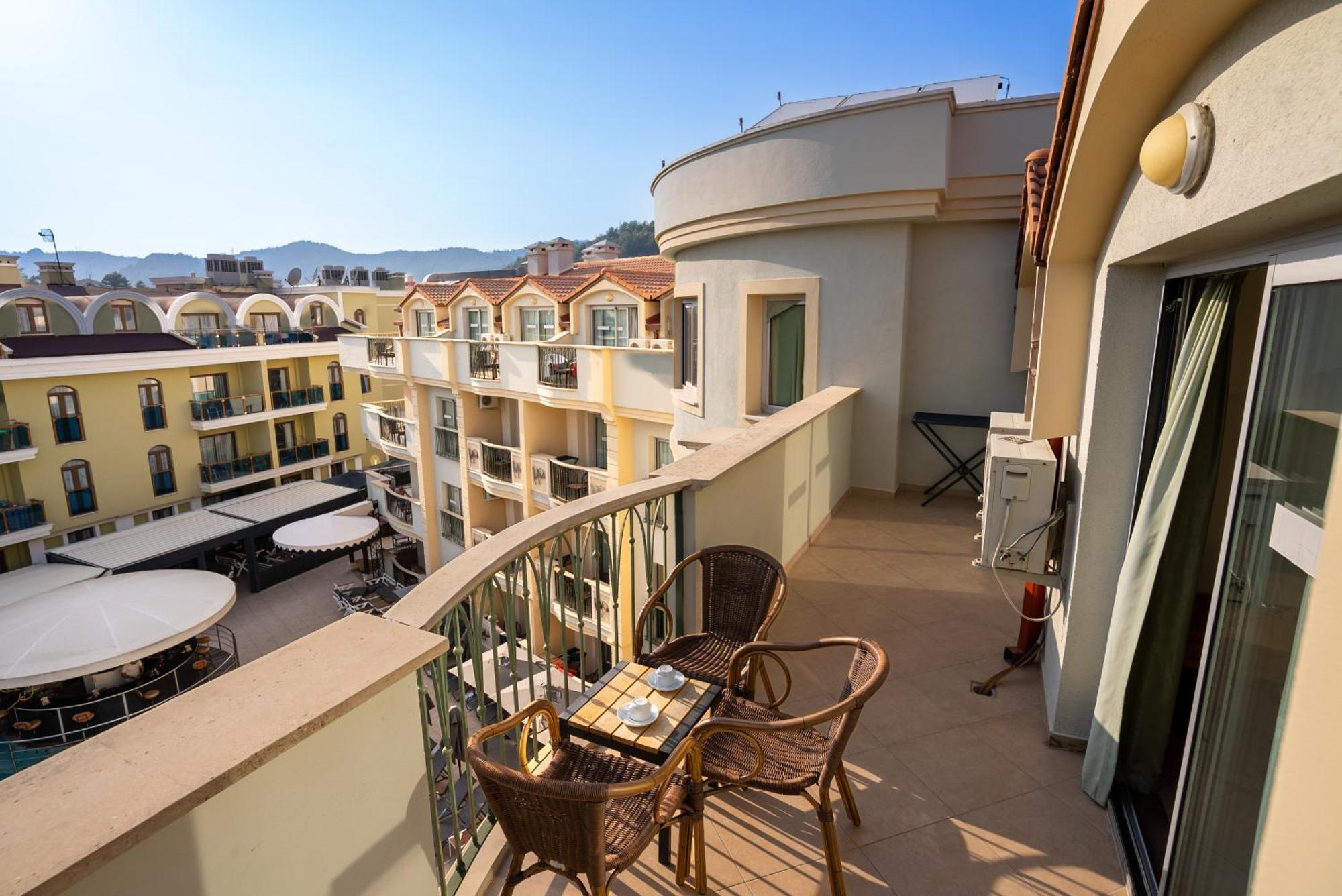 Club Karakas Hotel 4*