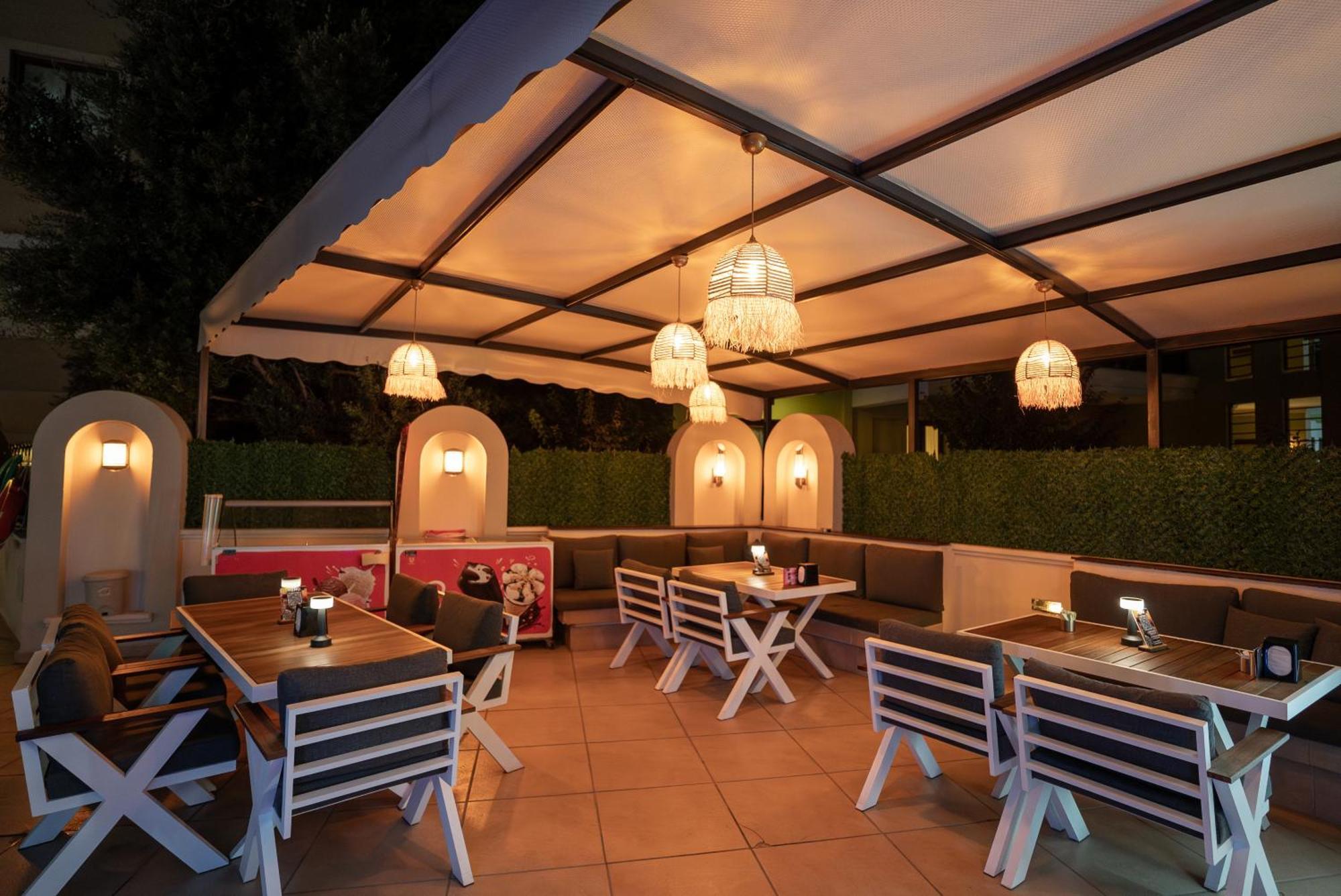 Club Karakas 4*