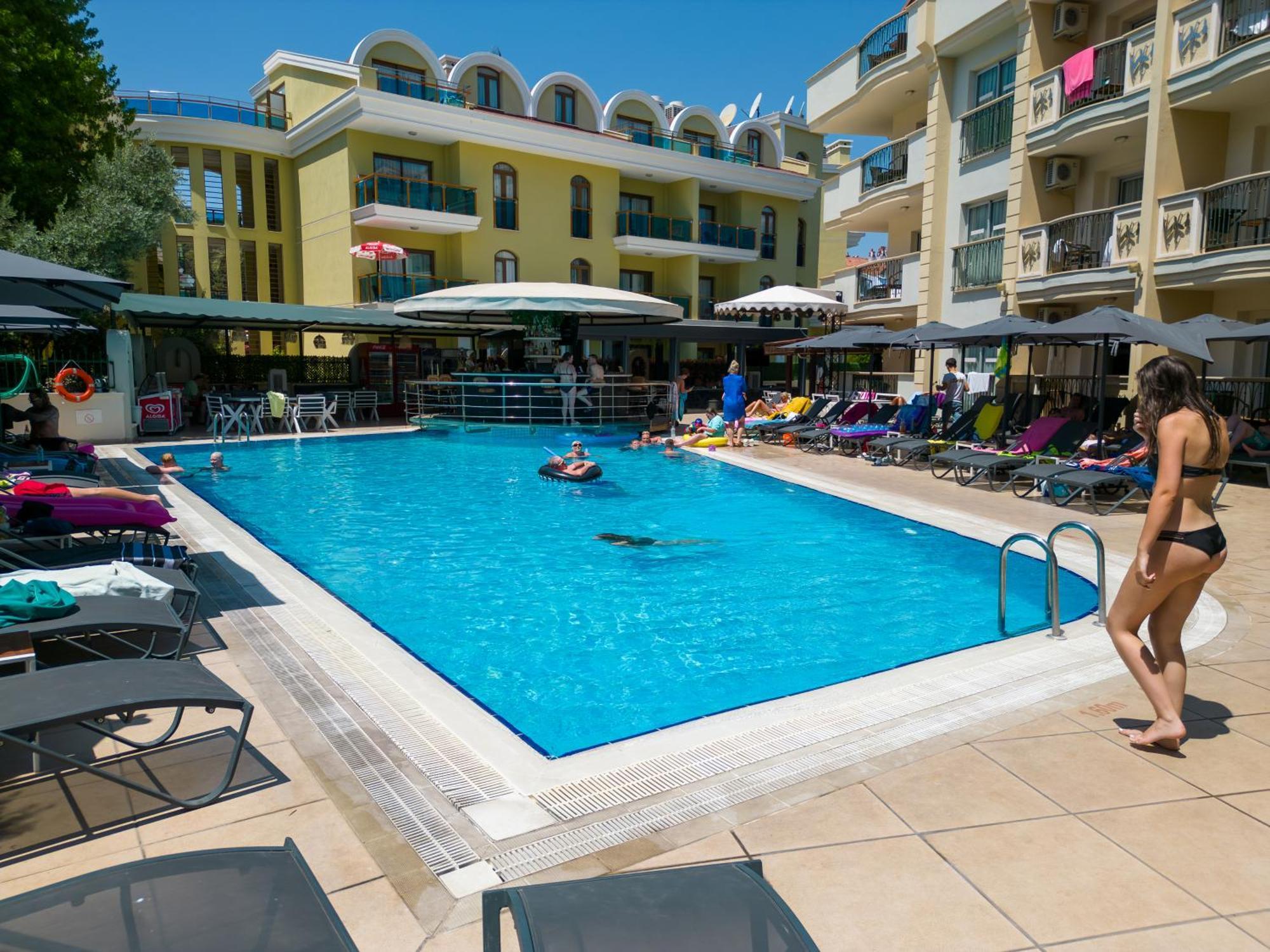 Club Karakas Hotel 4*