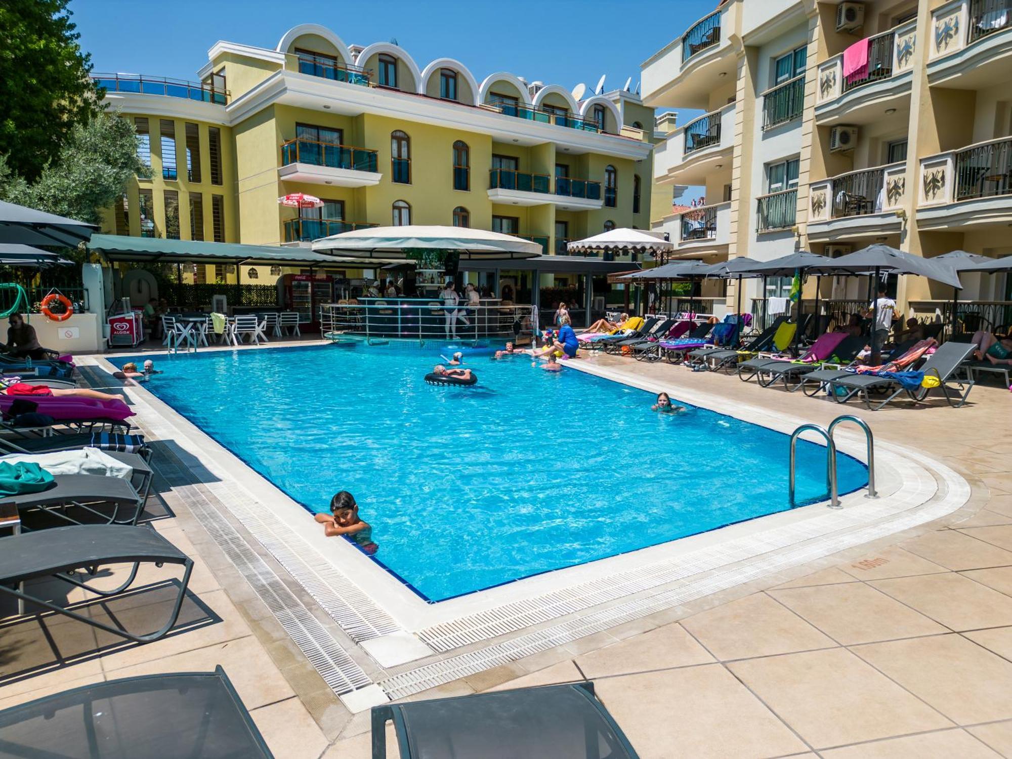 Hotel Club Karakas 4*