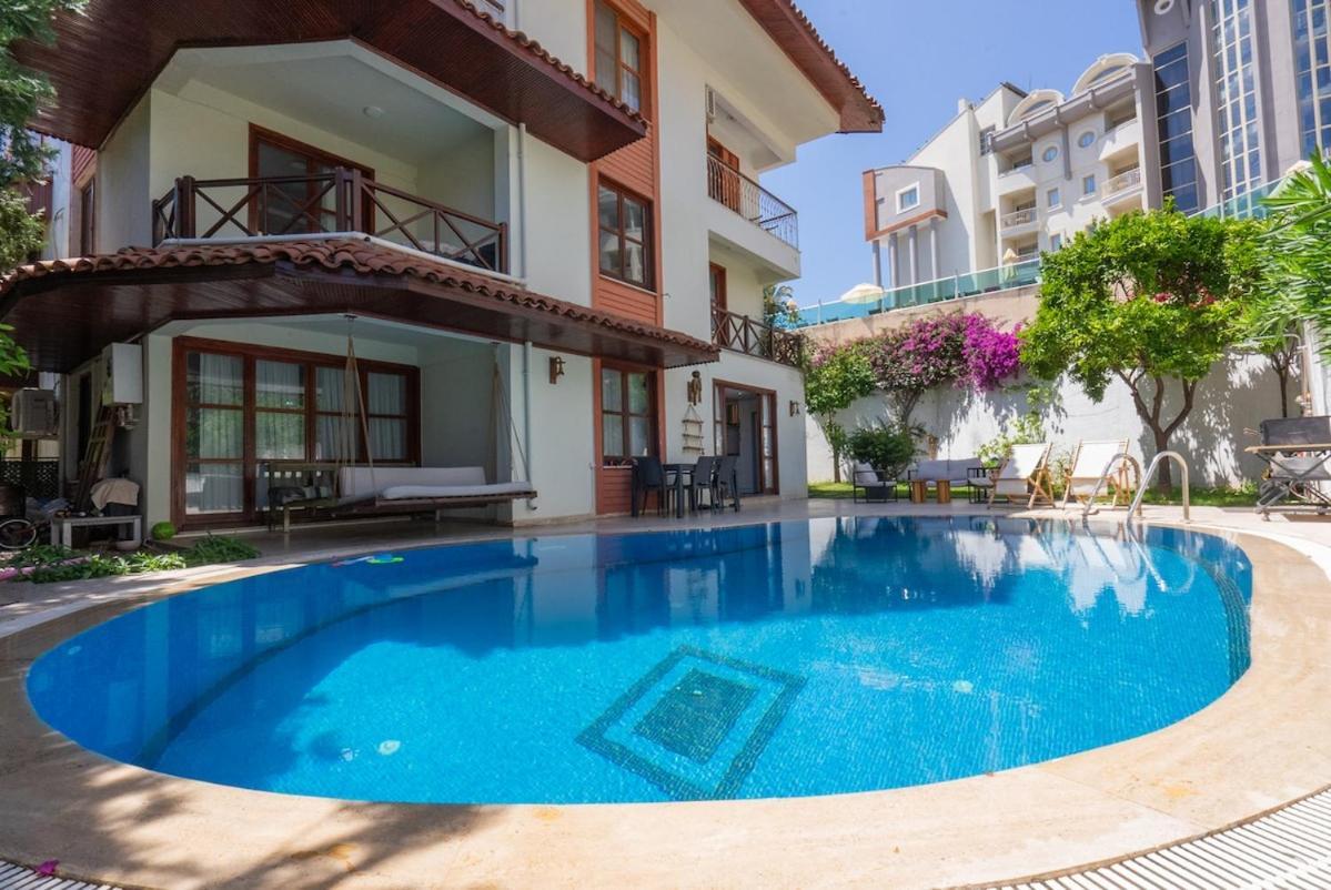 Asli Marmaris