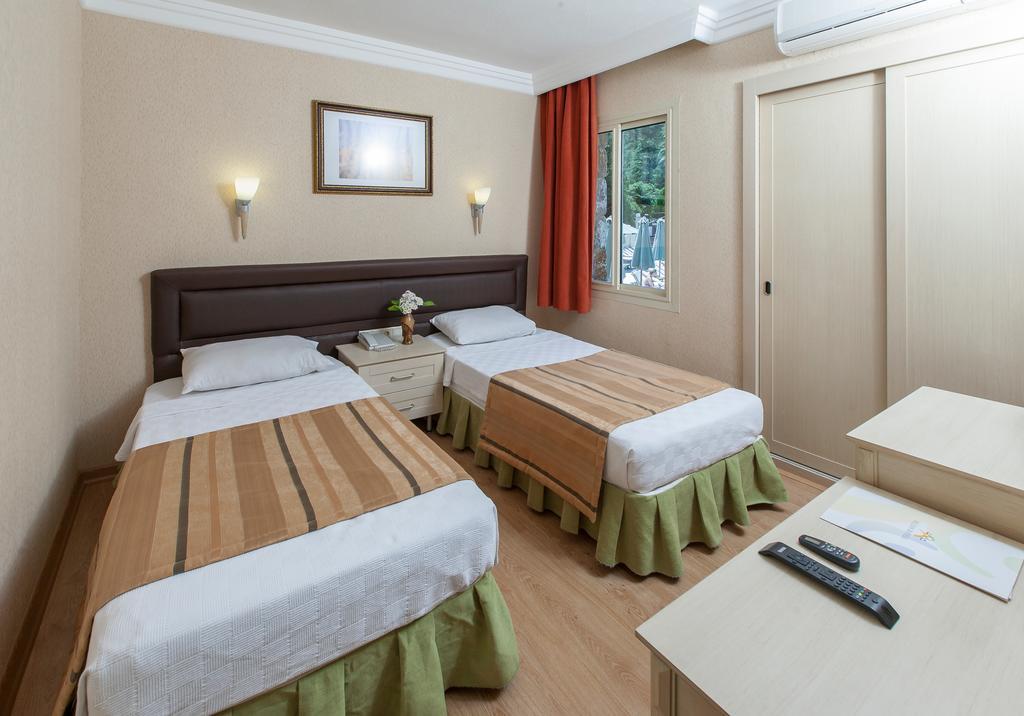 Hotel Julian Forest 4*
