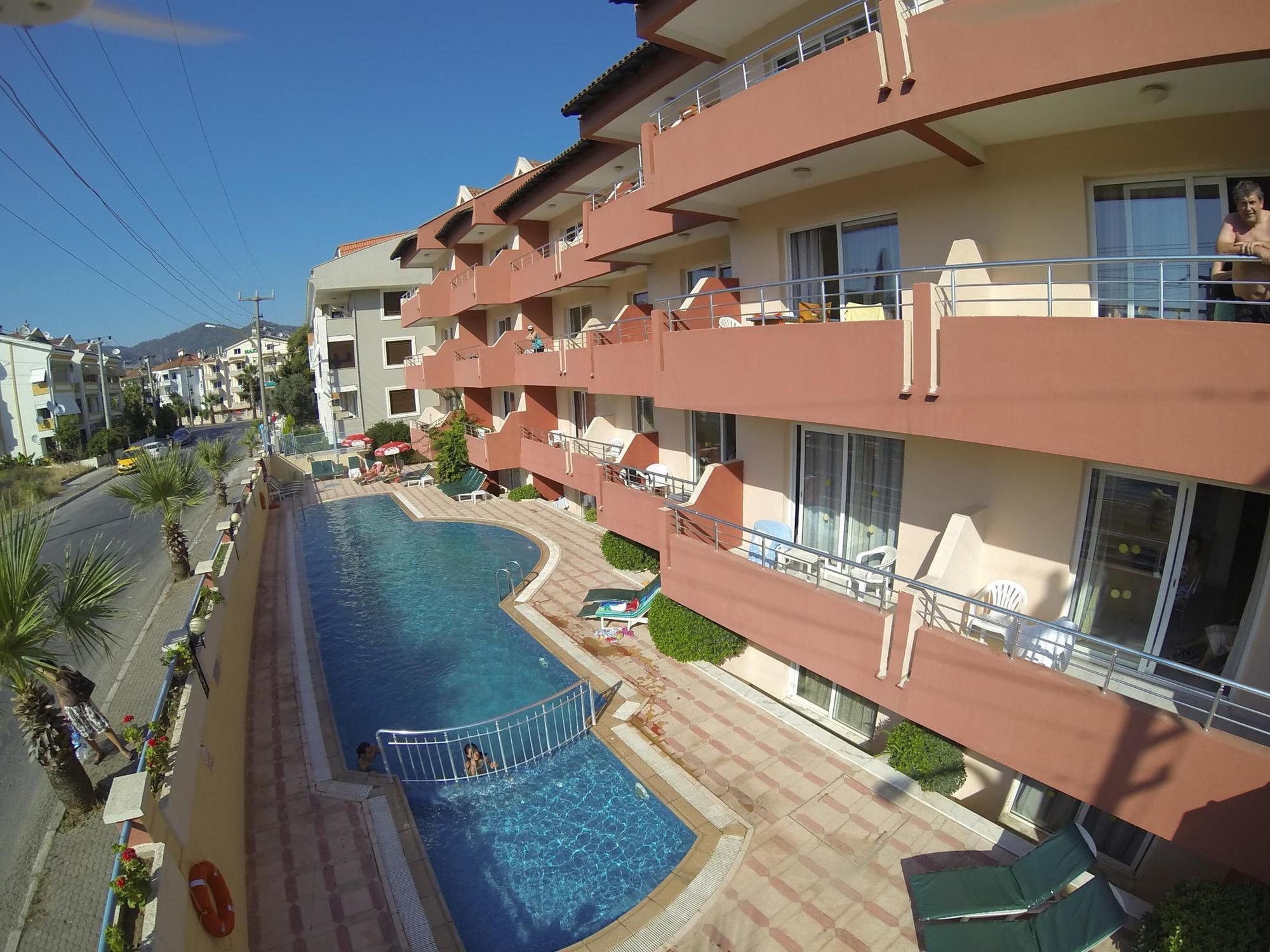 Aparthotel Highlife 3*