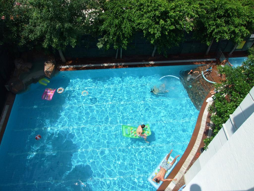 Blue Lagoon Hotel 2*