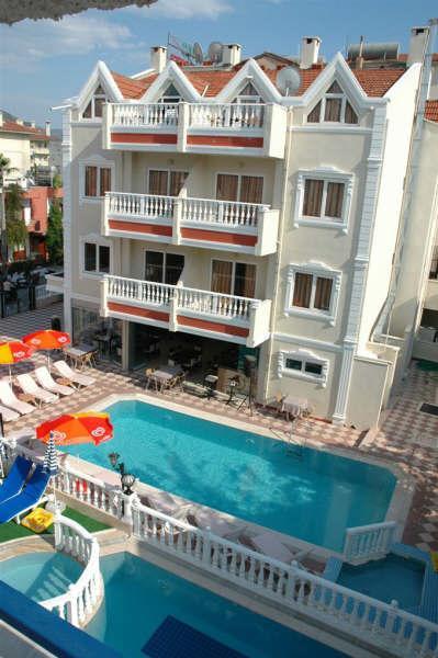 Aparthotel Basils