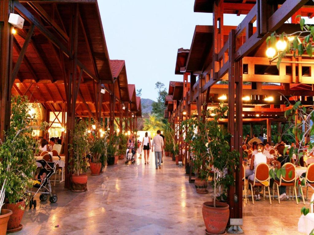 & Hotel 5*