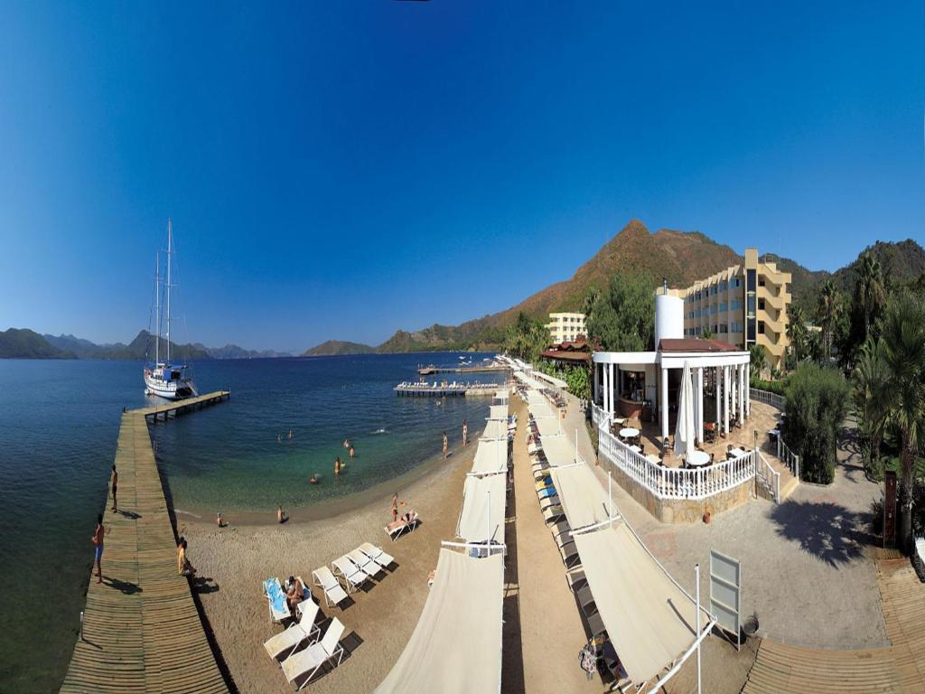 & Hotel 5*