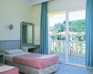 Amaris Aparthotel 3*