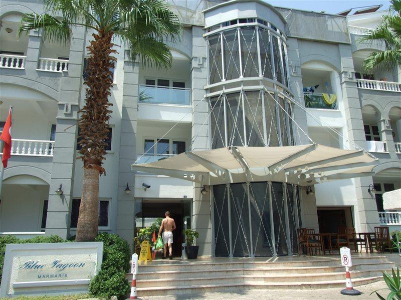 Blue Lagoon Hotel 2*