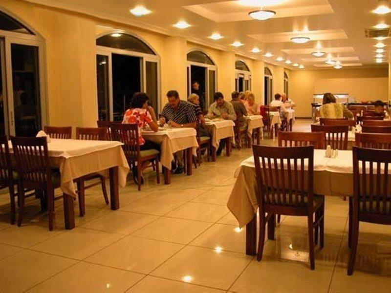 Otel Karen 3*