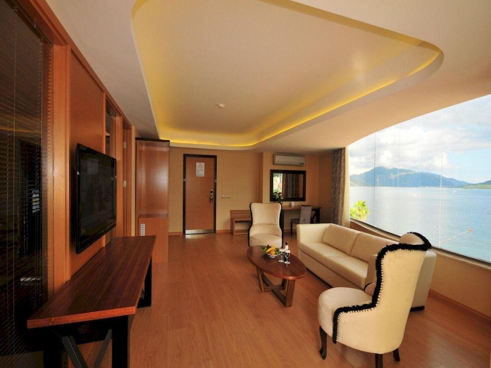 Hotel Golden Rock 5*