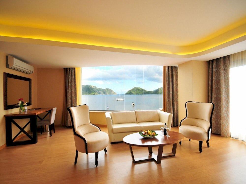 Hotel Golden Rock 5*