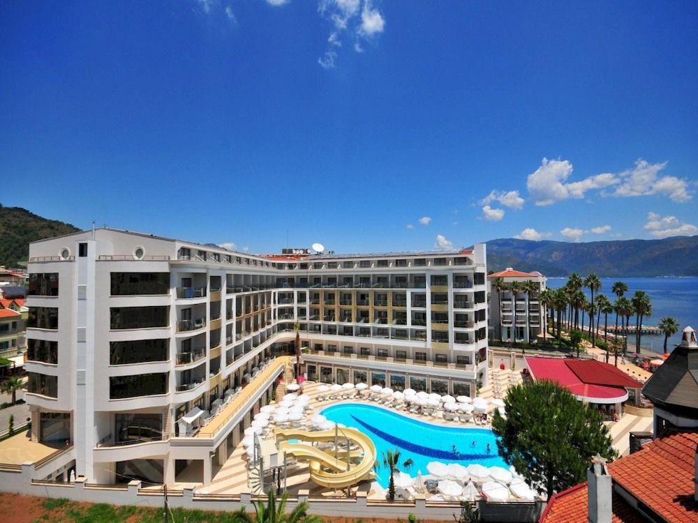 Hotel Golden Rock