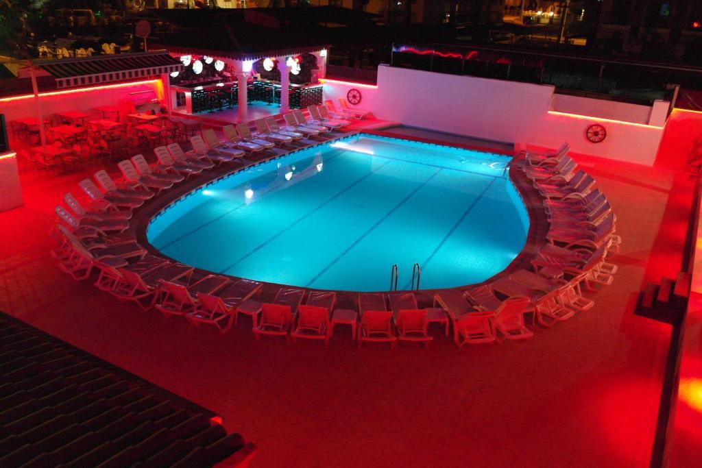 Ruby Rose Marmaris