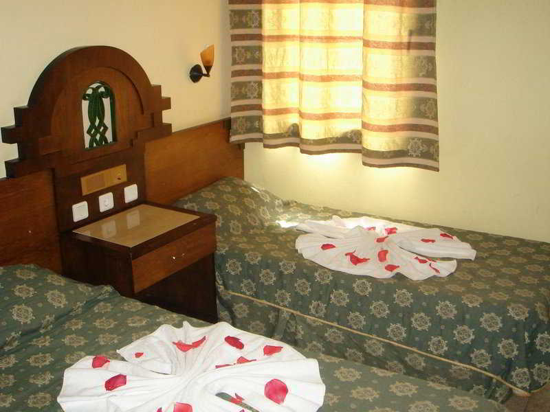 Maxwell Club Aparthotel 3*