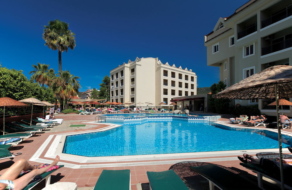 Julian Club Hotel 4*