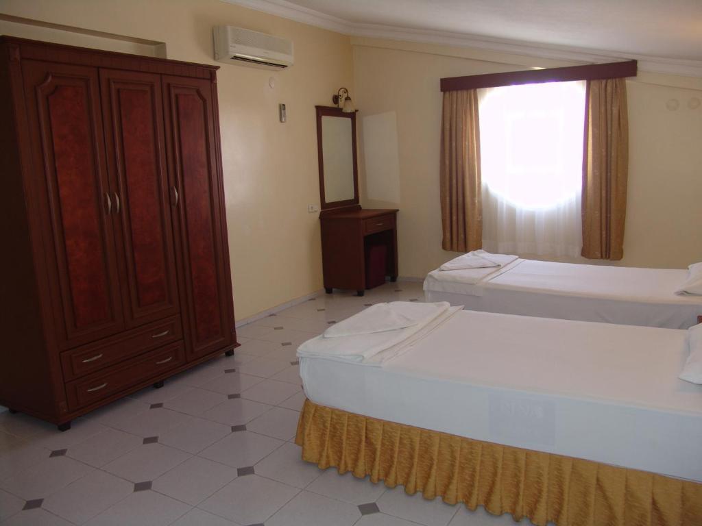 Amaris Aparthotel 3*