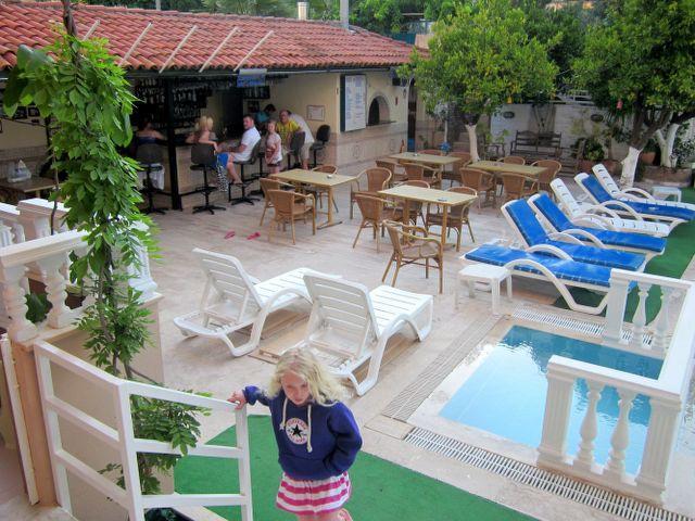 Efe Maris Apart *
