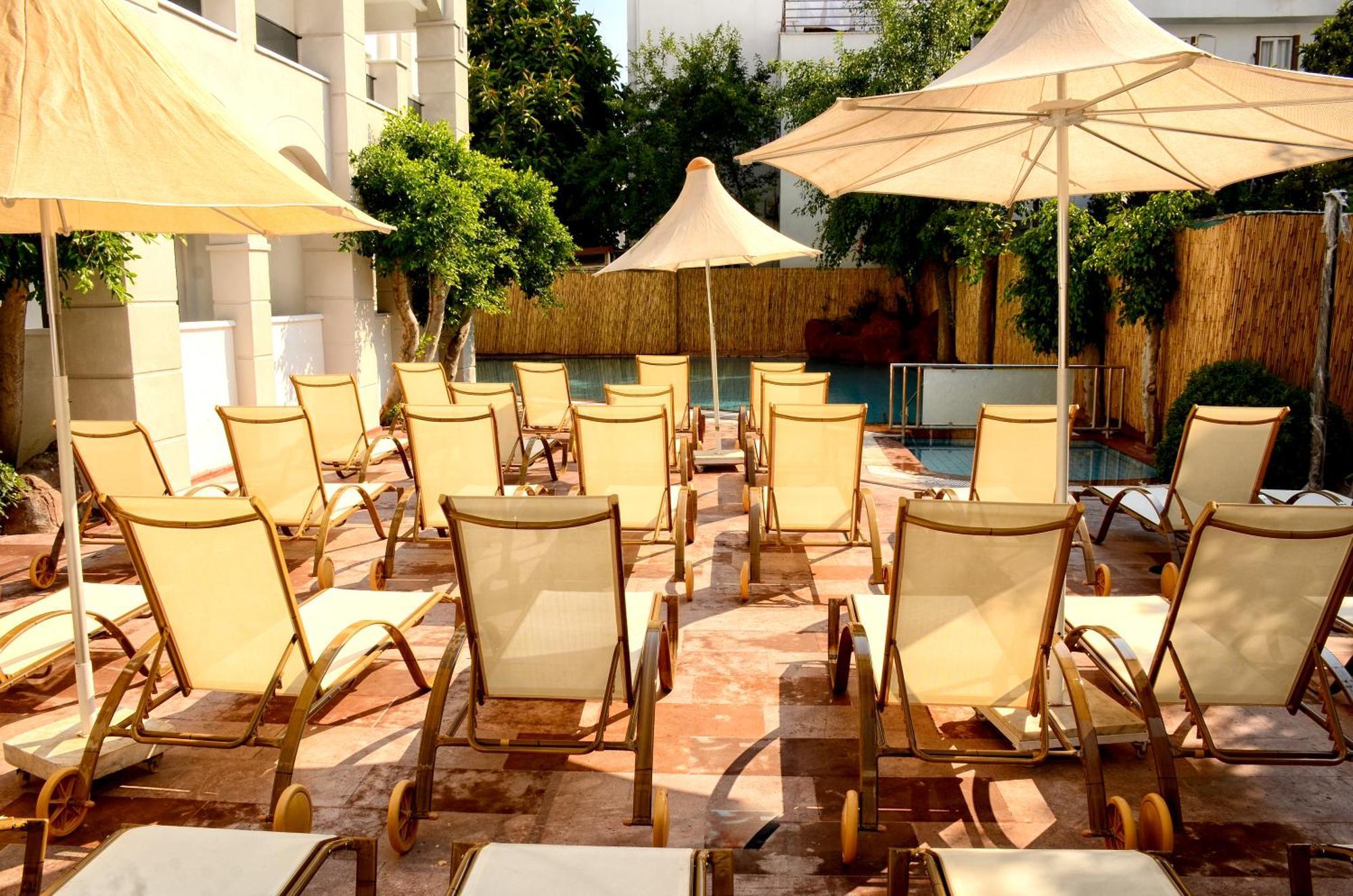 Two Seas Hotel