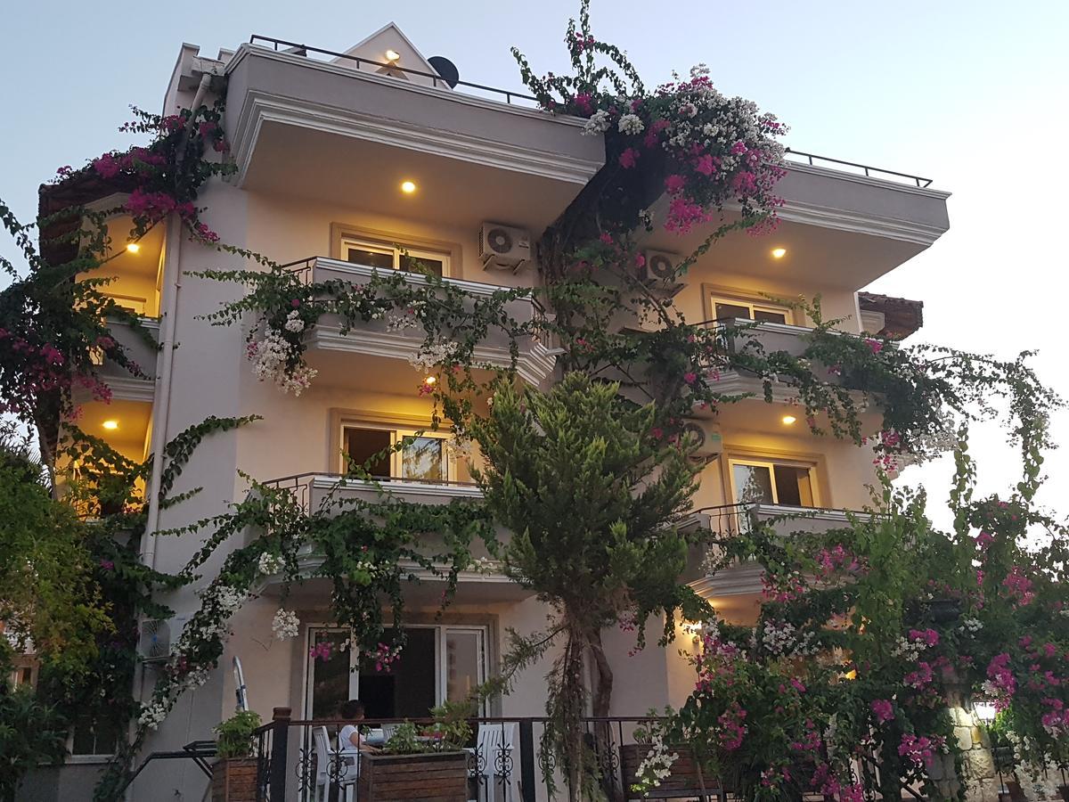 Selenya Aparthotel 3*