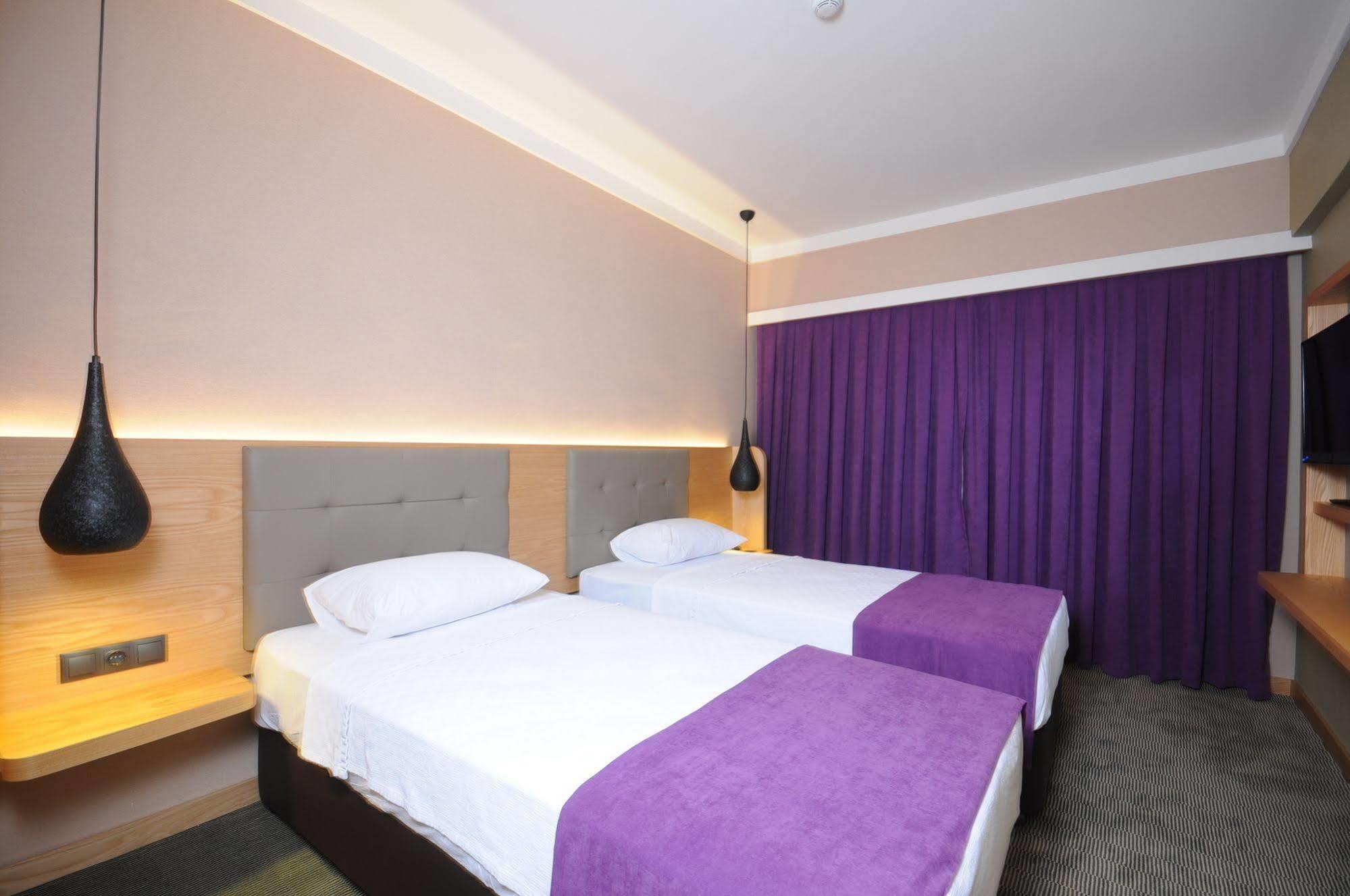 Candan Marmaris