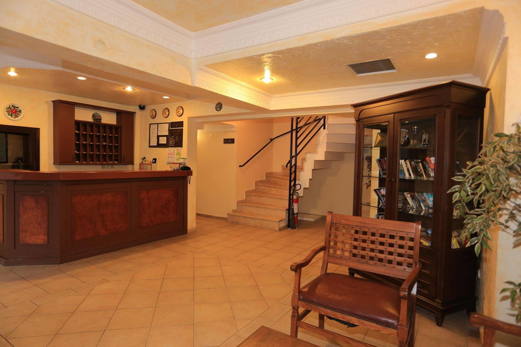 Amaris Aparthotel