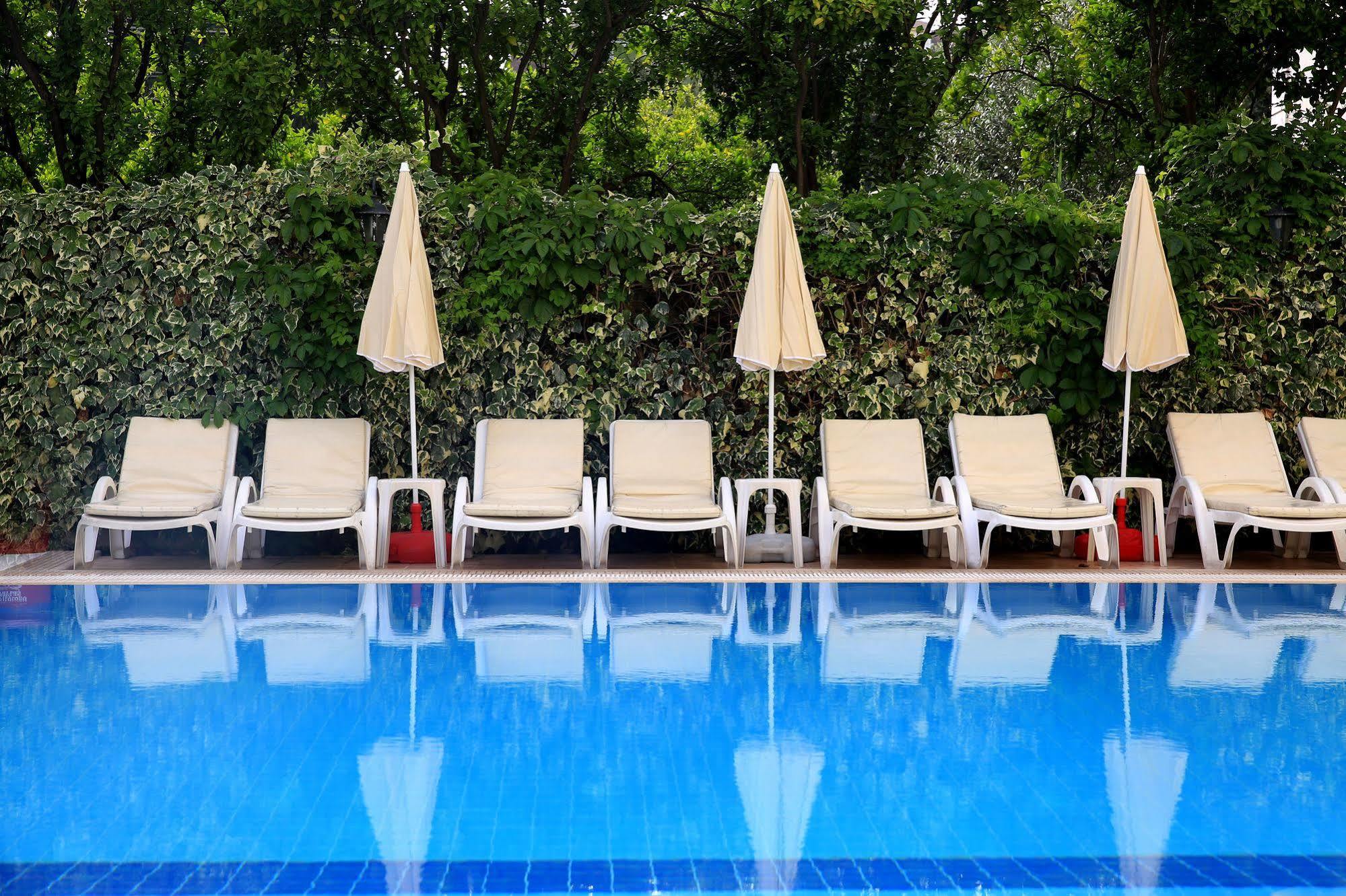 Amaris Aparthotel 3*