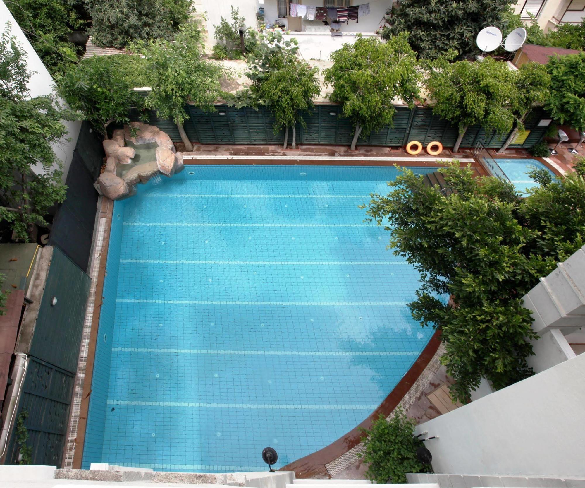 Blue Lagoon Hotel 2*