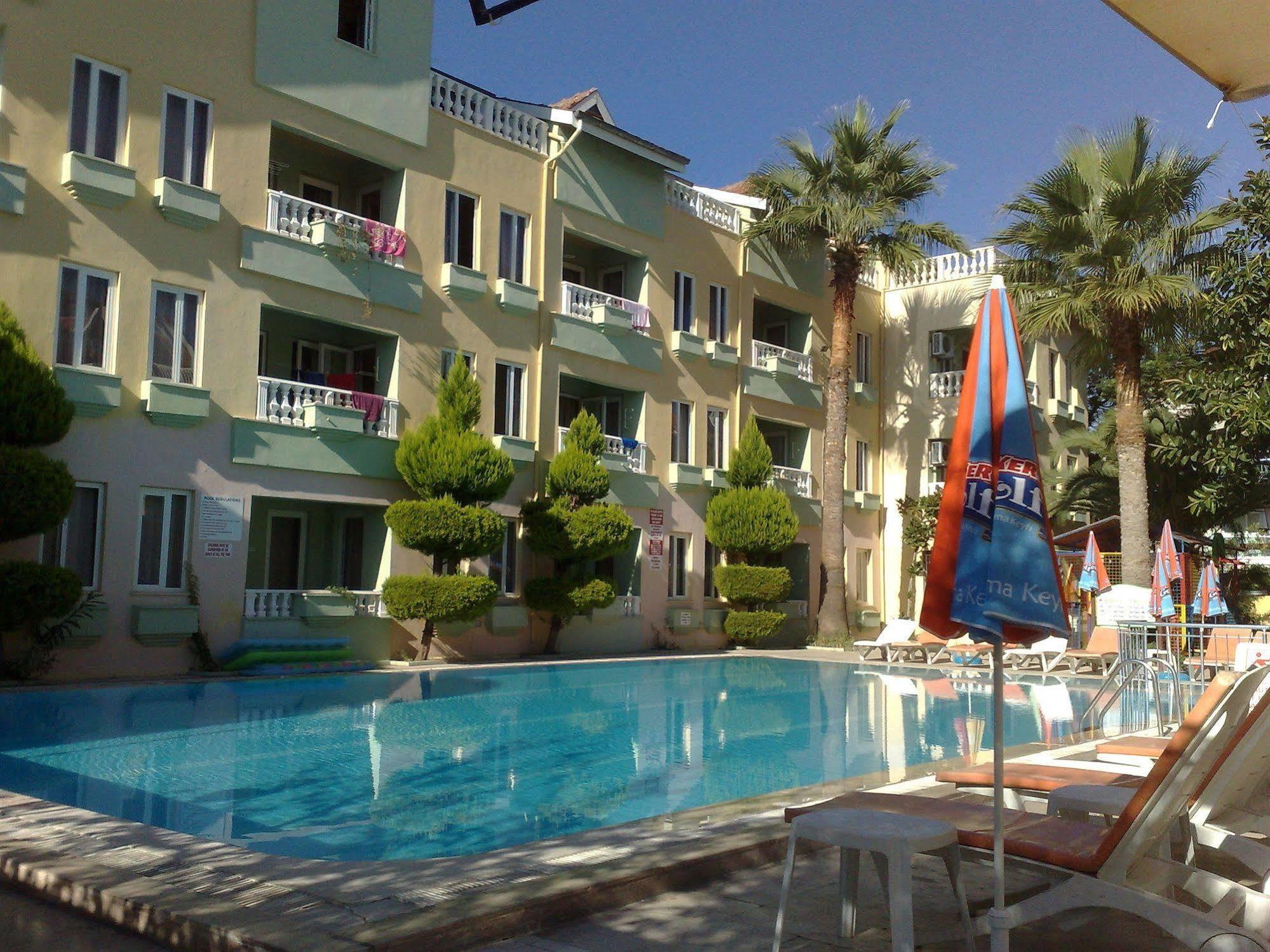 Aparthotel Club Sunset 3*