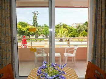 Highlife Aparthotel