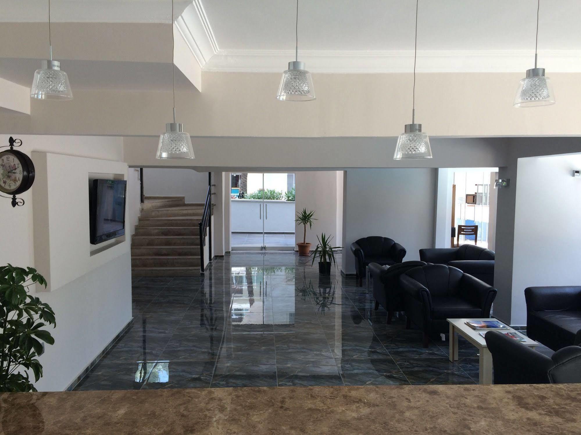 Almena Hotel