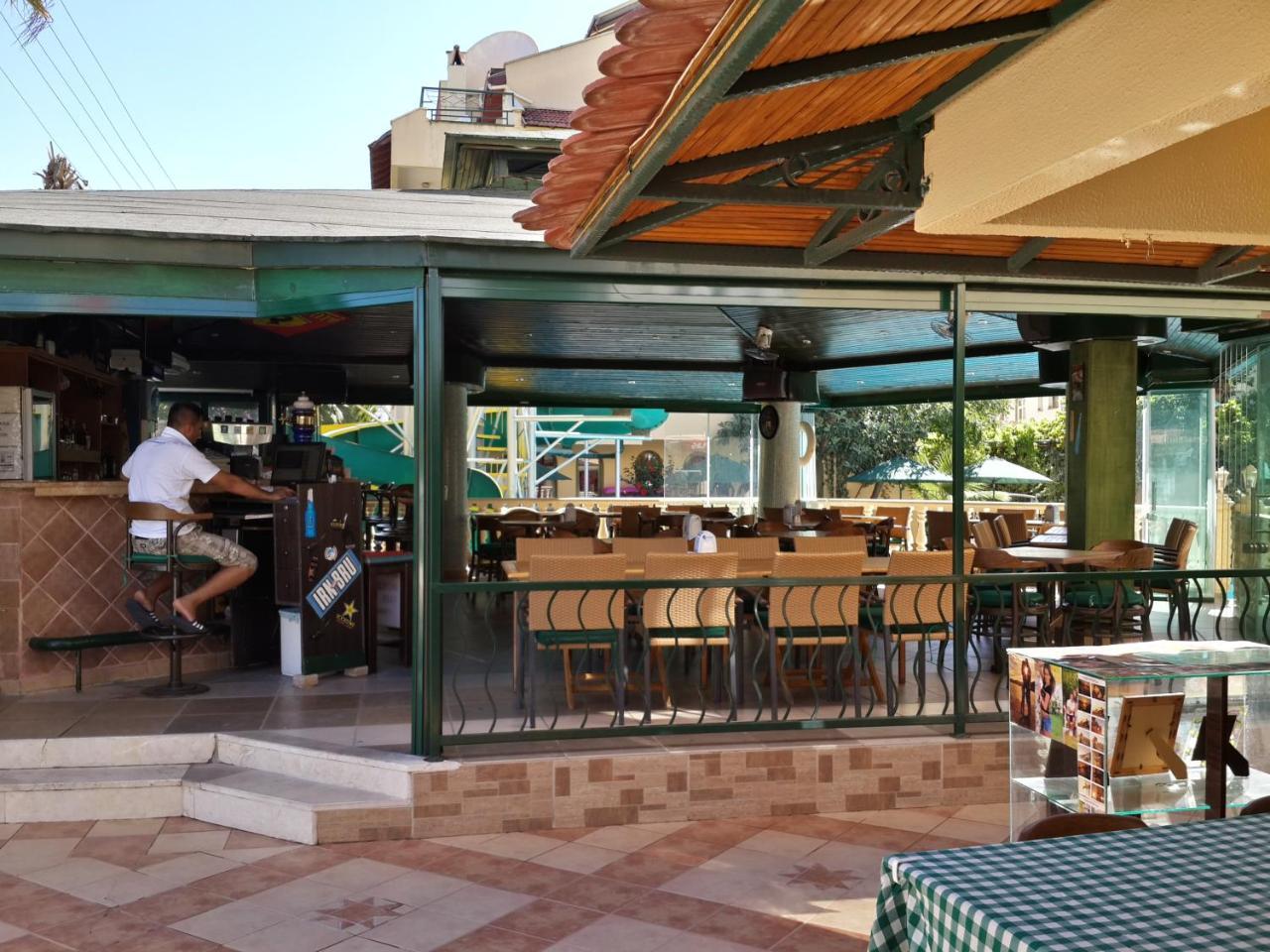 Maxwell Club Aparthotel 3*