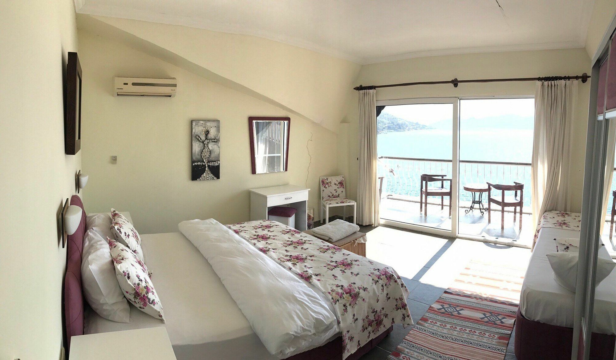 Dolphin Boutique 4*
