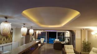 Hotel Comet De Luxe Suit 4*
