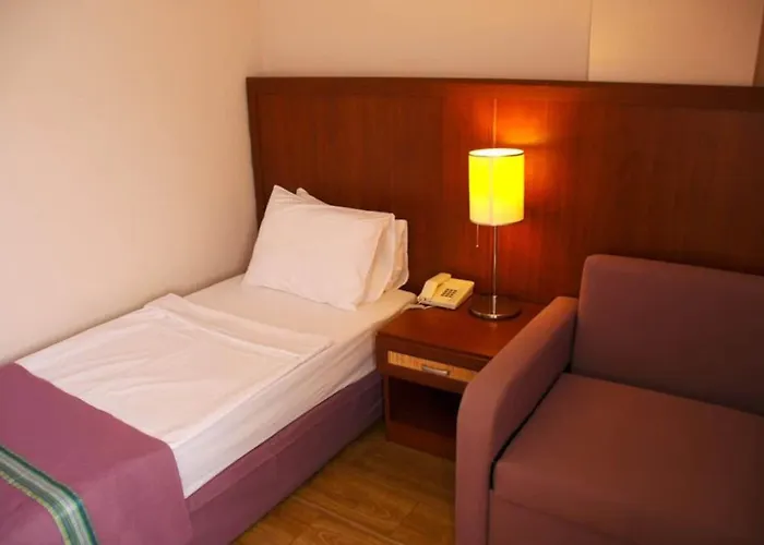 Avisos Hotel And Apartment