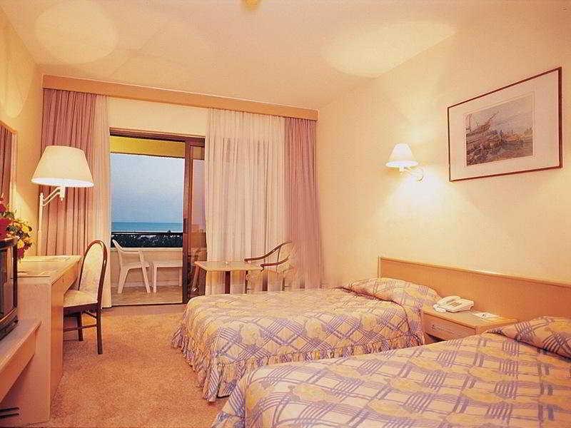 Grand Prestige Hotel 3*