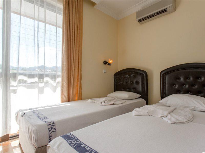 Defne & Zevkim Aparthotel