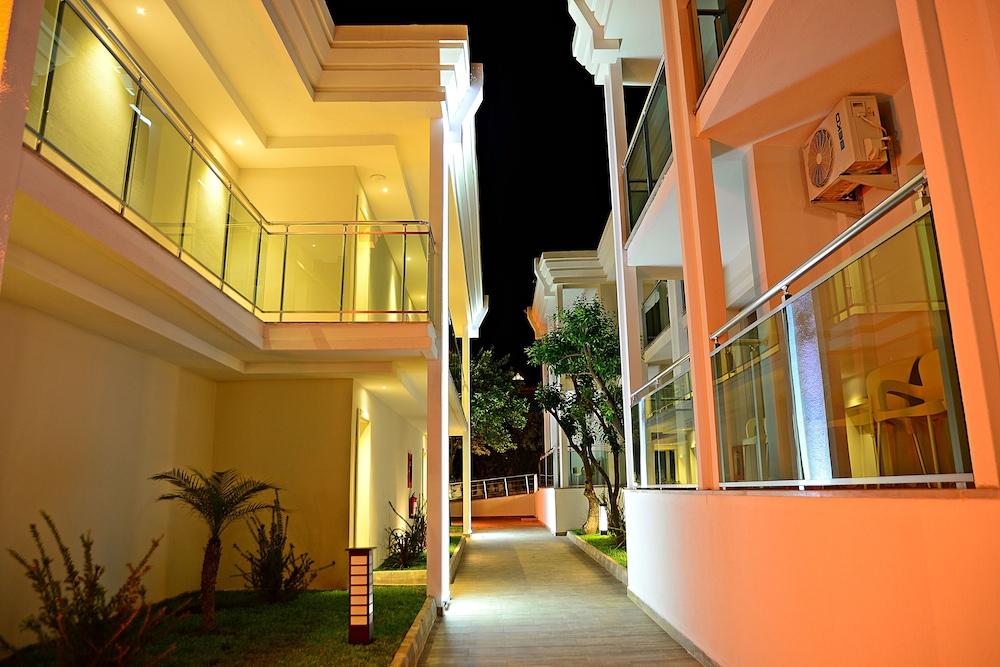 Hotel Banu Luxury 3*