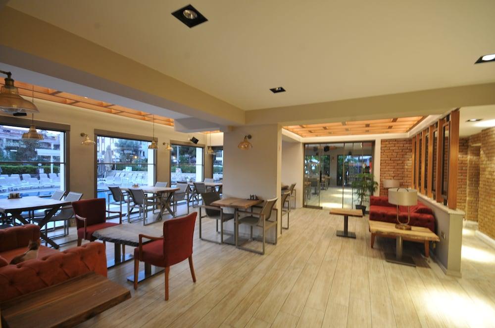 Aparthotel Greenpark 3*
