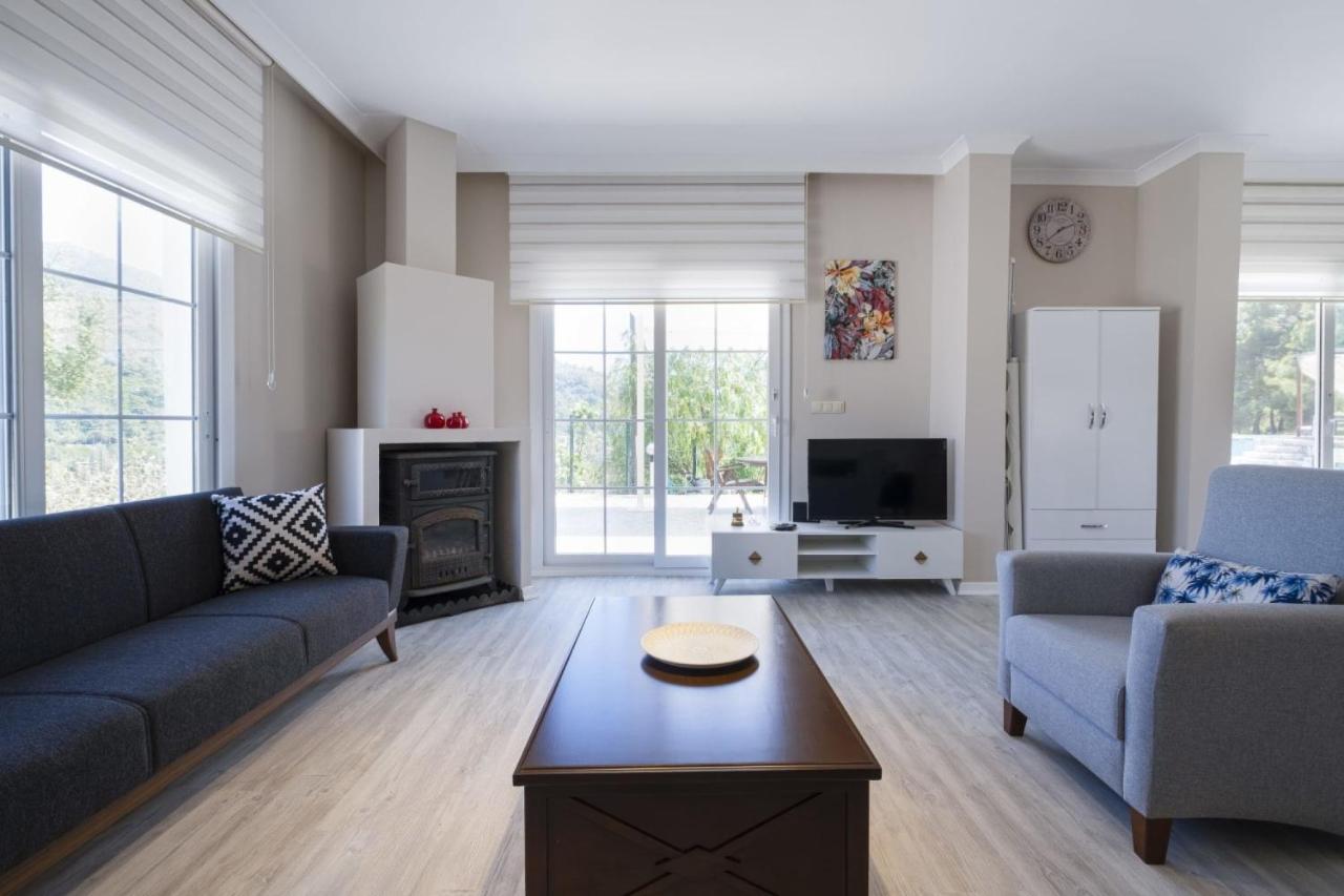 Villa Greenery With Shared Pool In