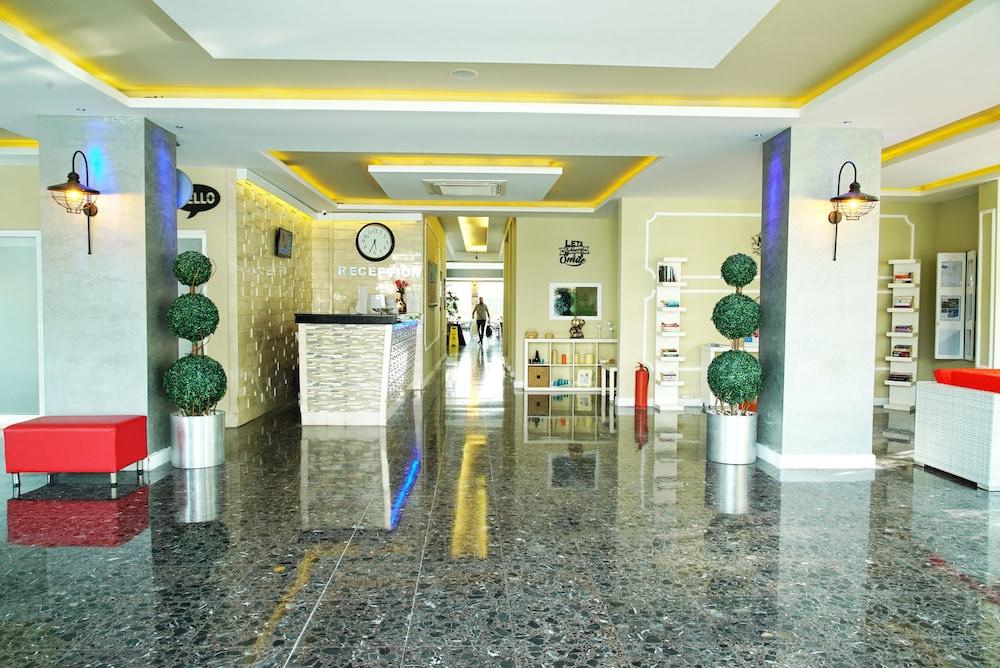 Hotel Blue Palace