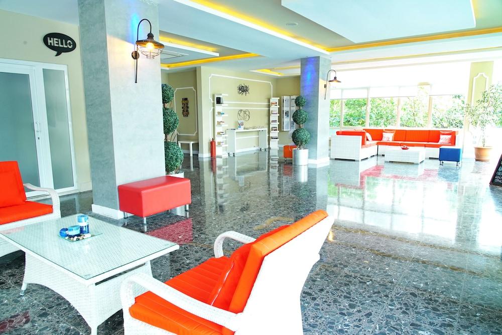 Hotel Blue Palace