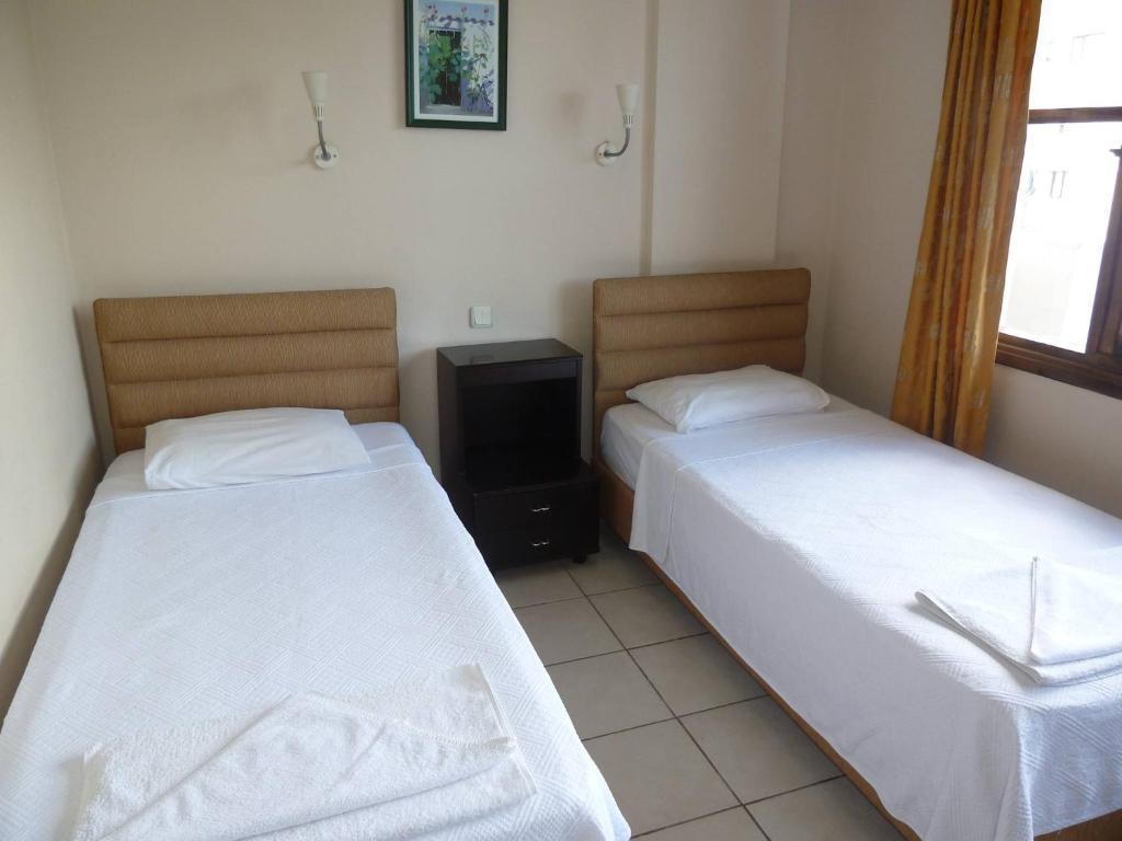 La Otel *
