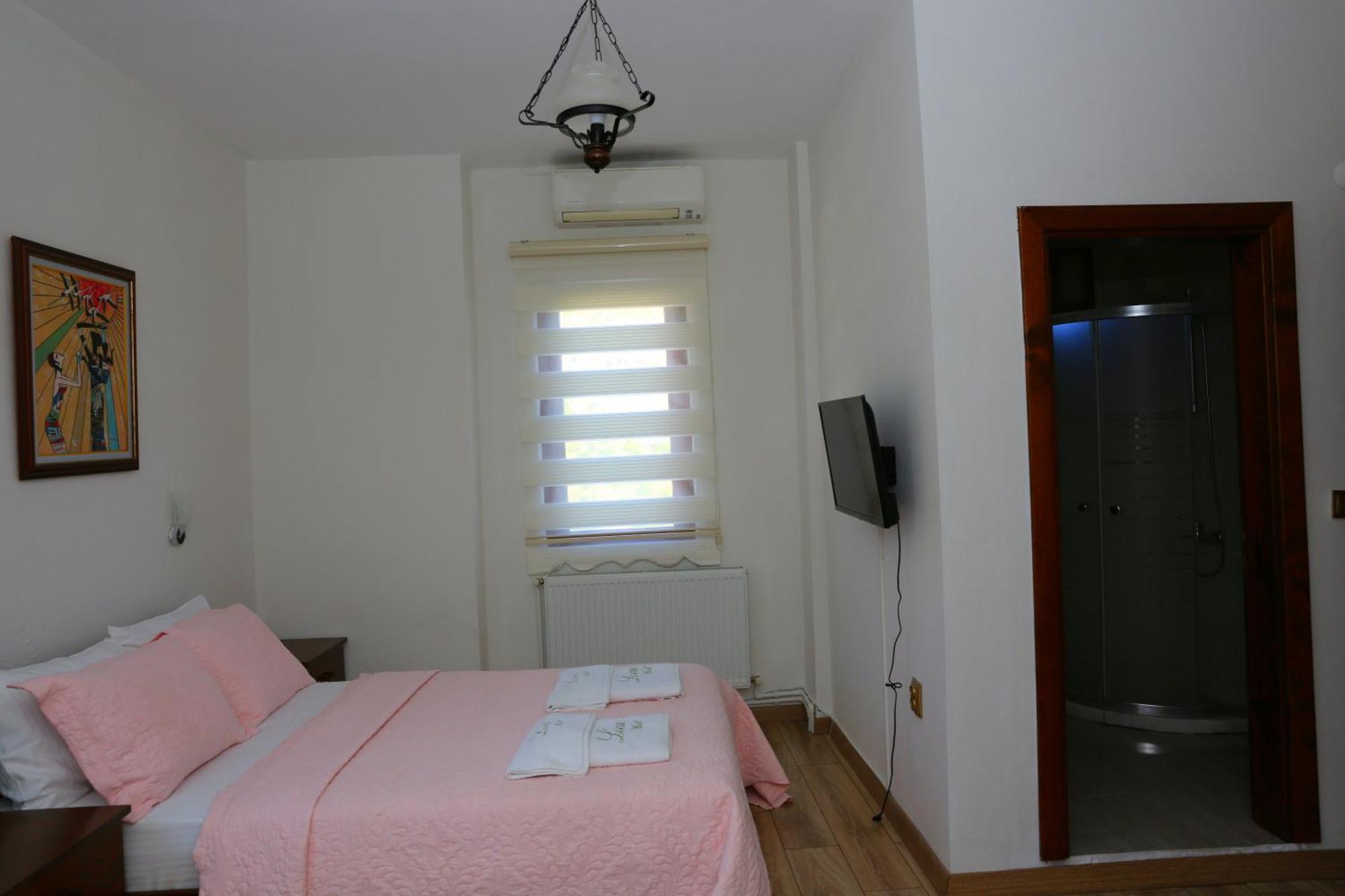 Loca Hill Homestay *