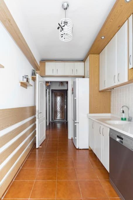 Apartment Centre *